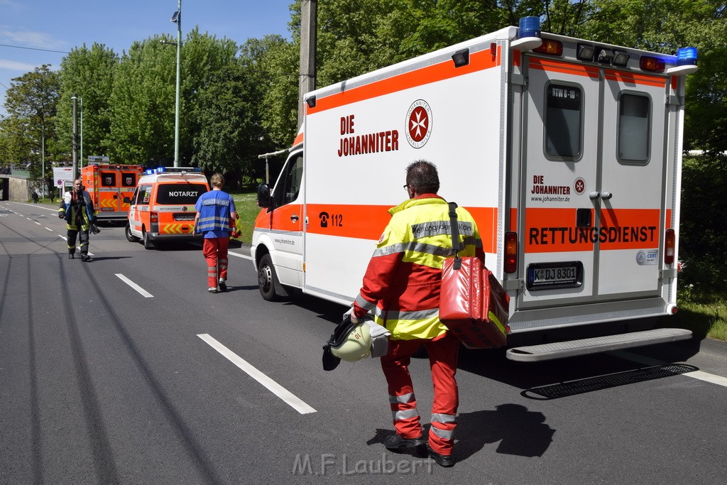 VU Schulbus Taxi Severinsbruecke Rich Innenstadt P18.JPG - Miklos Laubert